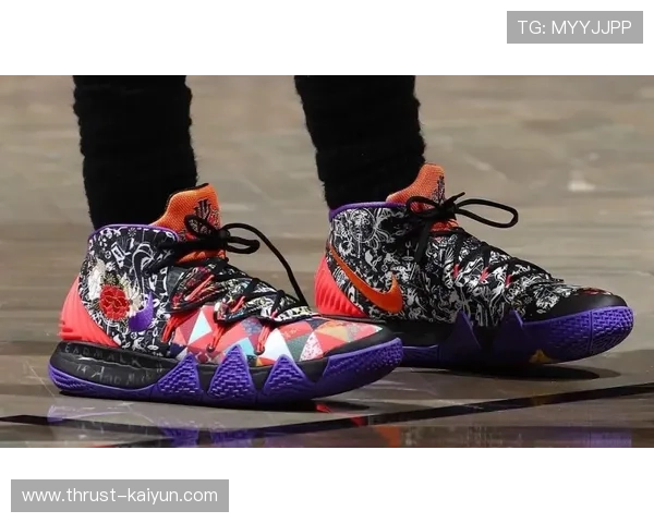 足球球星穿科比鞋展现球场风采与独特魅力的时刻