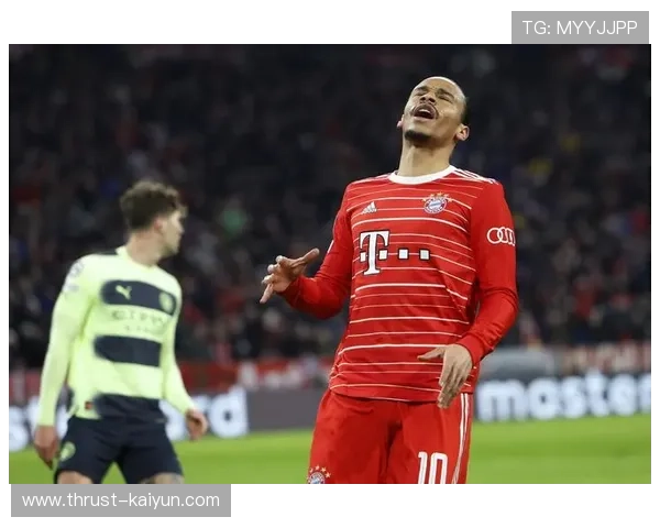 足球球星赛后休息时被拍到打呼噜场面引发球迷热议